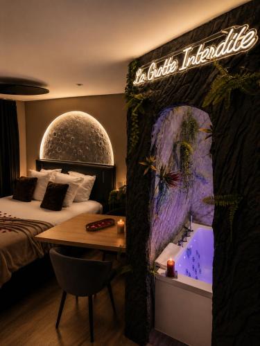 Sotteville-les-Rouen Apartment | La Grotte Interdite - Love Room