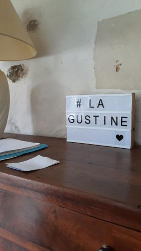 Descartes House | La Gustine