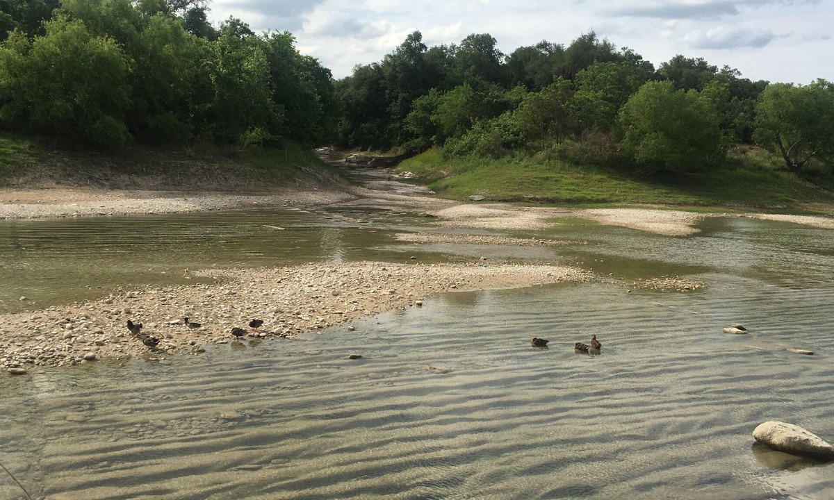 Lakehills House | La Hacienda Rio on Medina River - Tranquility Life