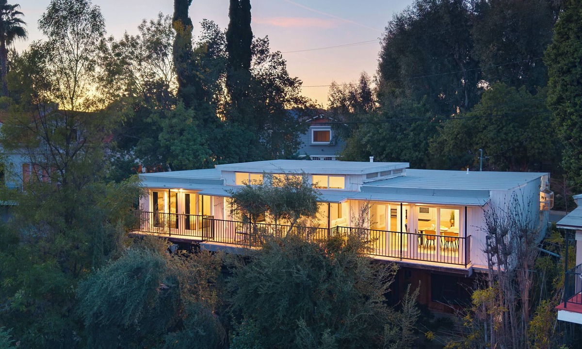 Woodland Hills House | LA Hillside Home with Canyon Views, Deck, BBQ & Game Room Fun | Marmol Vista