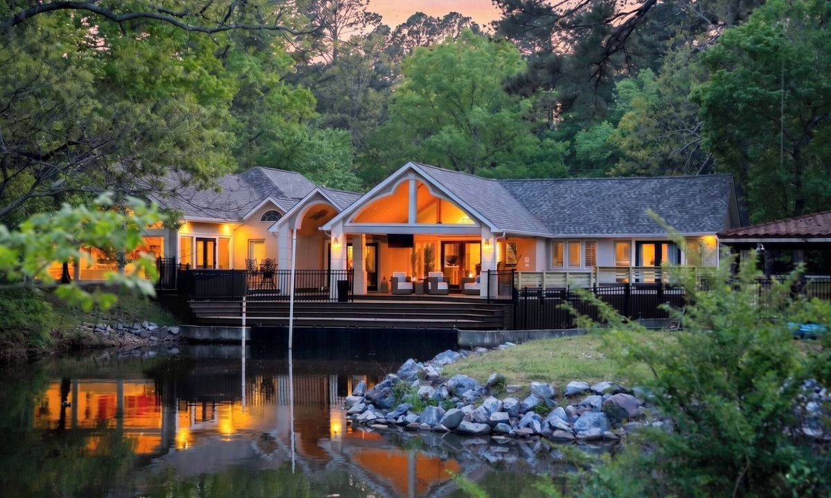 Mid America House | La Isla at Hamilton Cove, A water's edge Experience, private Island, Sleeps 30!