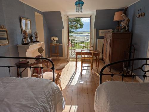 Vains House | La Jeannette