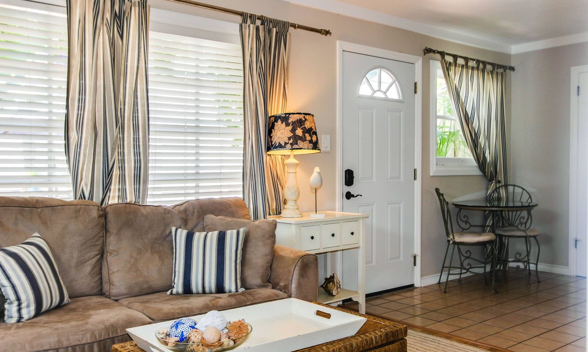 Beach Barber Tract Cottage | La Jolla Cottage 1BR