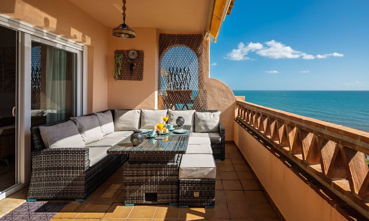 El Faro Apartment | La Joya Stunning Sea Views by Alfresco Stays