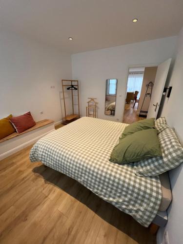 Douai Apartment | La Location des Géants - Appartement avec terrasse
