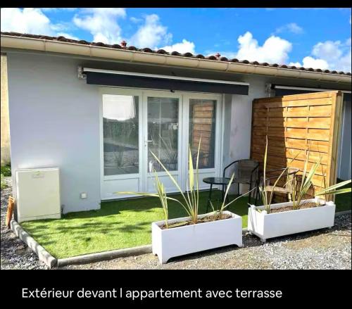 Mont-de-Marsan Apartment | La loge de Gustave, studio avec wifi et une place de parking privatif