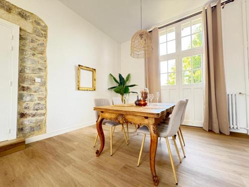 Domfront Apartment | La LOGE entre Pierre & Histoire