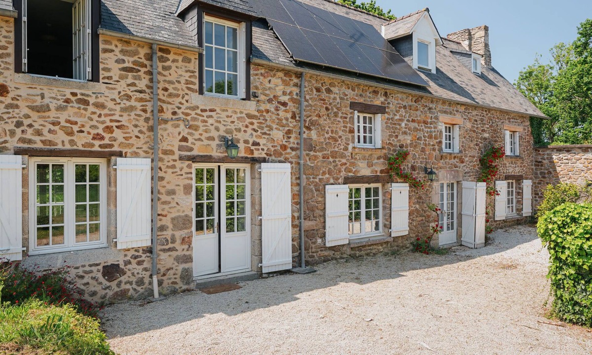 Pleurtuit House | La Longère by Interhome