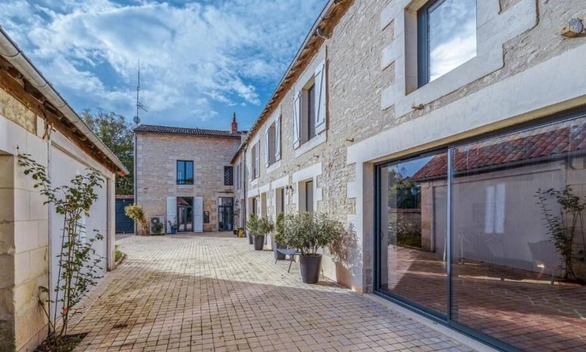 Neuville-de-Poitou House | La Longère de Neuville