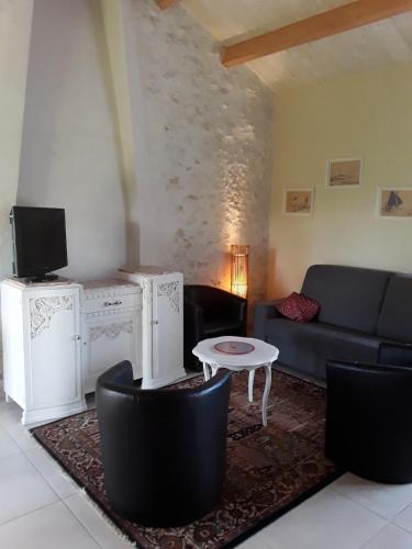 La Garnache House | La Longère des Basses Terres