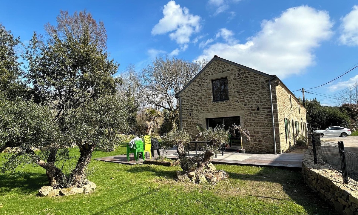 Plougoumelen House | LA LONGERE DU VERGER