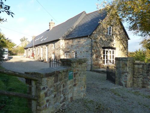 Lonlay-l'Abbaye House | La Longere