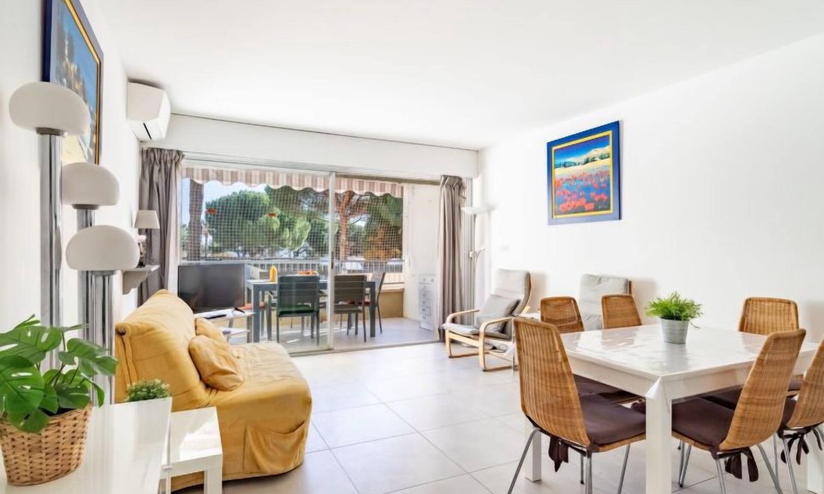 Le Lavandou Apartment | La Méridienne by Interhome