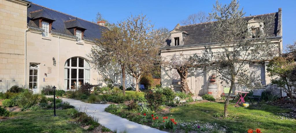 Savigny-en-Veron House | La Magnanerie