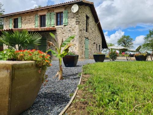 Saint-Quentin-sur-Charente House | La Maison du Lac Lavaud