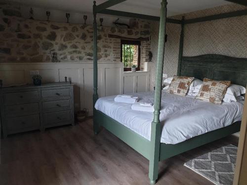 Saint-Quentin-sur-Charente Bed & Breakfast | La Maison Ronde
