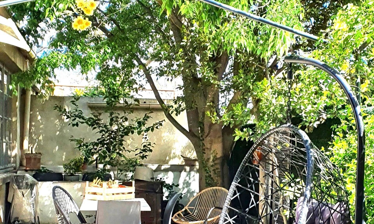 Saint-Laurent-d'Aigouze House | La Maison du Micocoulier, 80 m2, and its large sunny patio