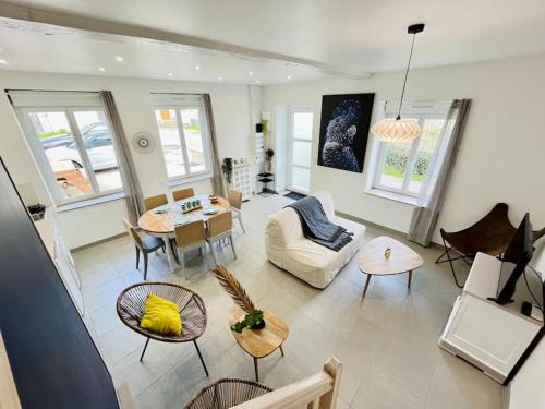 Saint-Victor-de-Morestel House | La Maison L’oiseau Bleu