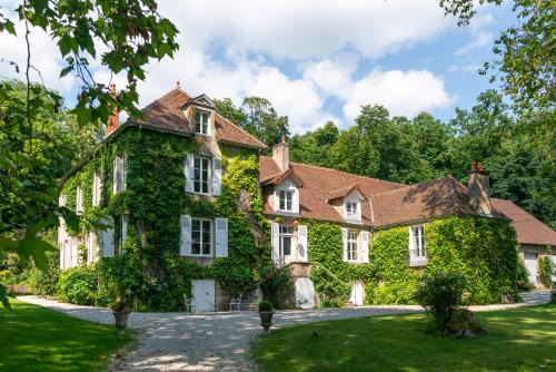 Couches House | La Maison 1680