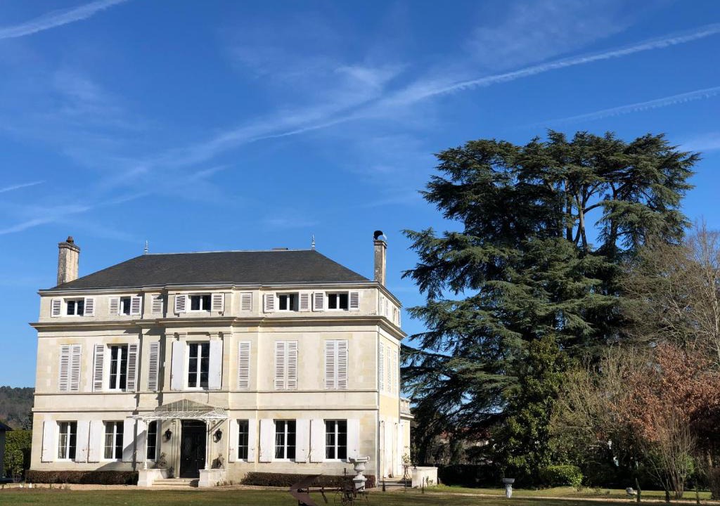 Marsac-sur-l'Isle Bed & Breakfast | La maison au cèdre