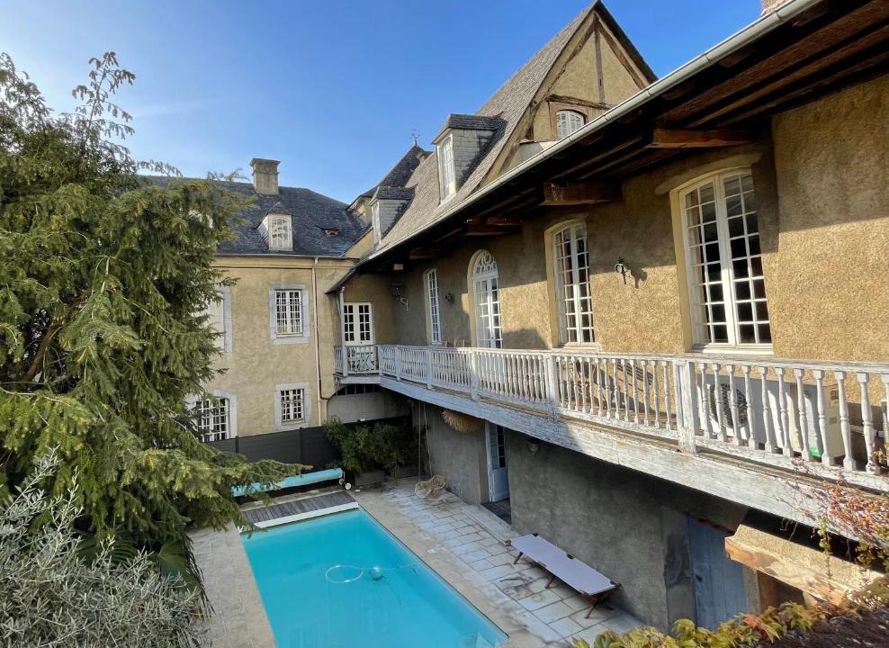 Tarbes House | La Maison aux murs anciens et ses chambres
