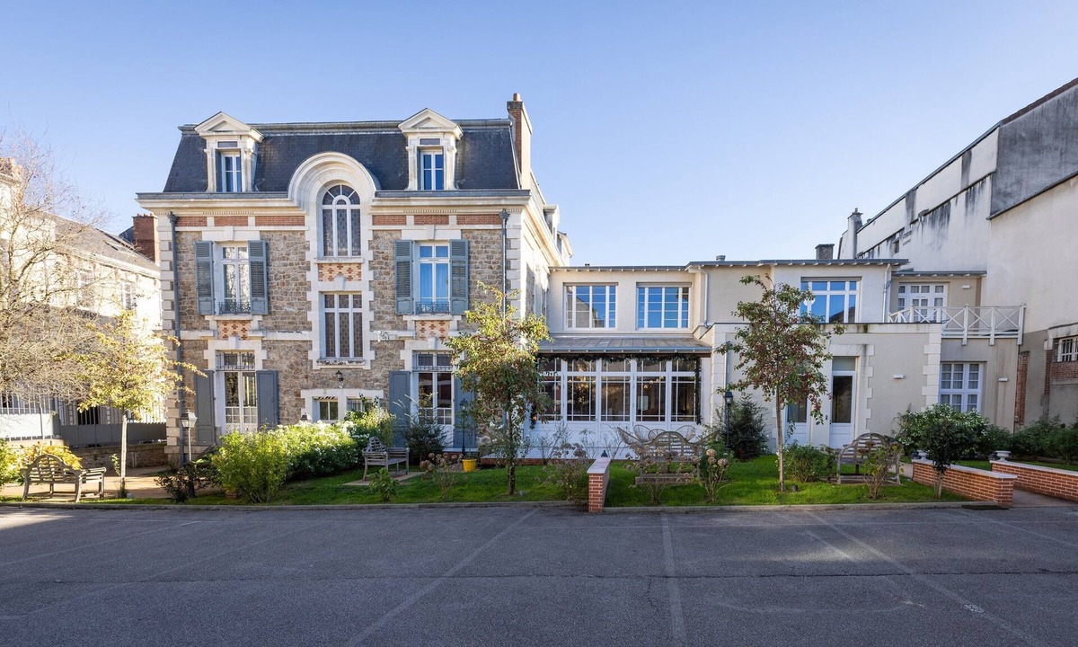 Limoges Apartment | La Maison Blanche