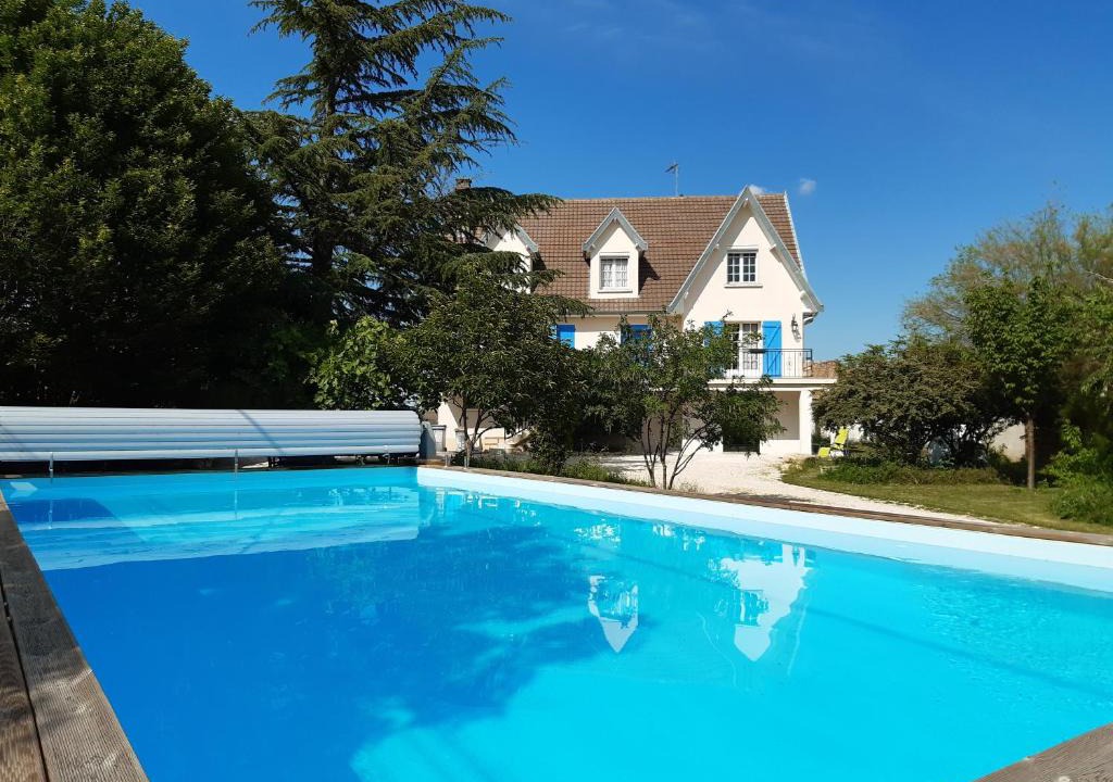 Corpeau House | La maison bleue