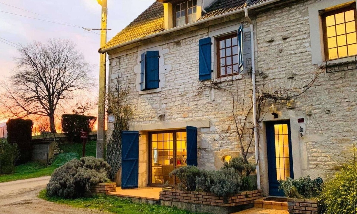 Cuncy-les-Varzy House | La Maison bleue