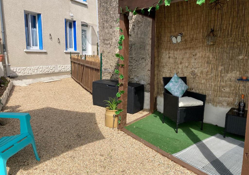 Preveranges House | La Maison Bleue