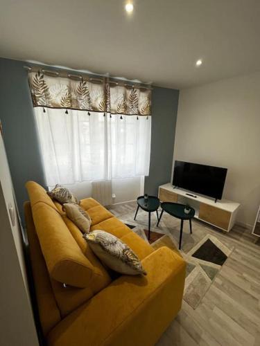 Pont-du-Chateau Apartment | La maison castelpontine studio