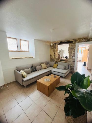 Frontenay House | La Maison Cosy