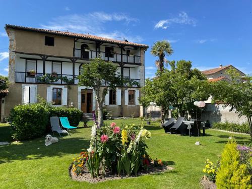 Estancarbon House | La Maison d'Amalaurille