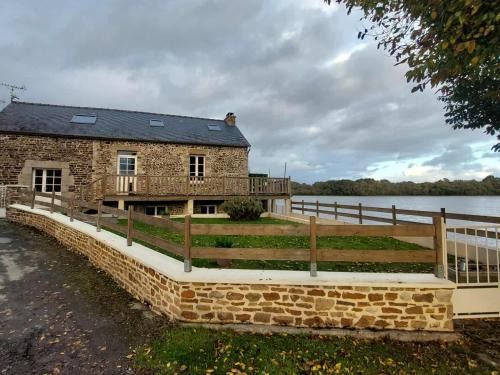 Mezieres-sur-Couesnon House | la maison de l'étang