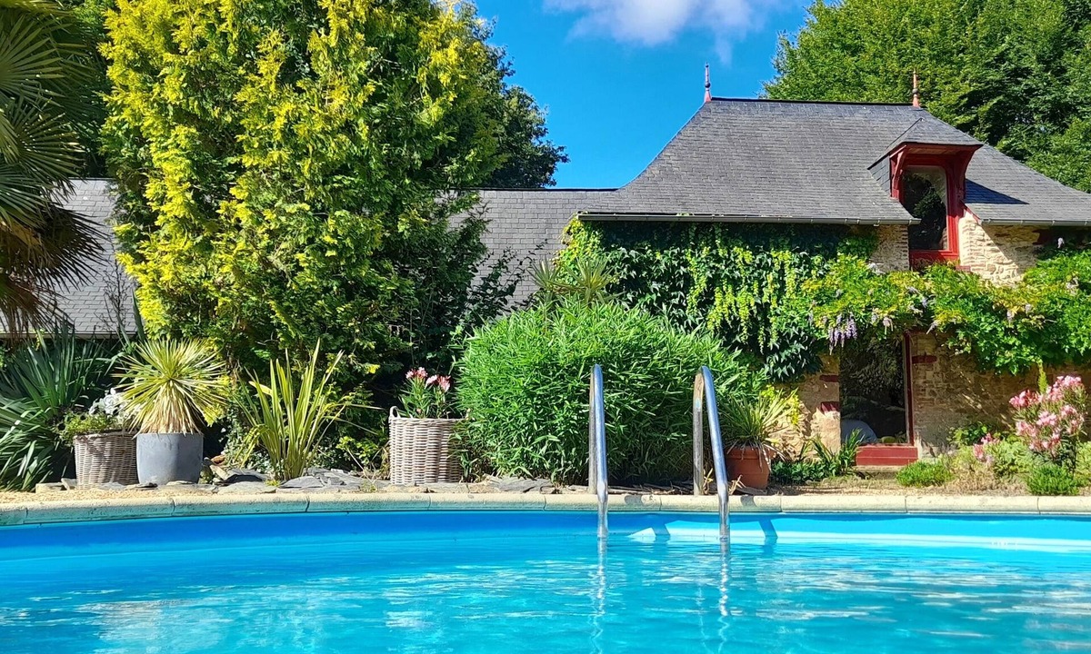 Saint-Sauveur-de-Flee House | La Maison de l'Escuiller