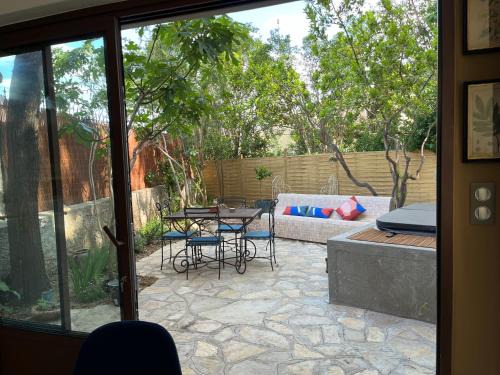 Coursan House | La Maison de Auguste