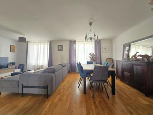 Republique House | la maison de caramel