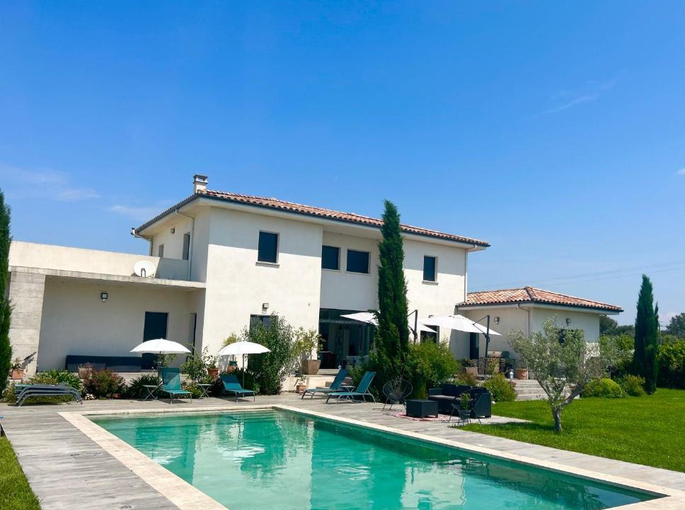 Arles Villa | La Maison de Famille