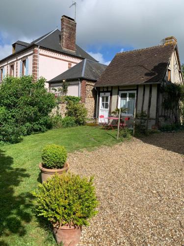 Chaise-Dieu-du-Theil House | La Maison de Maud