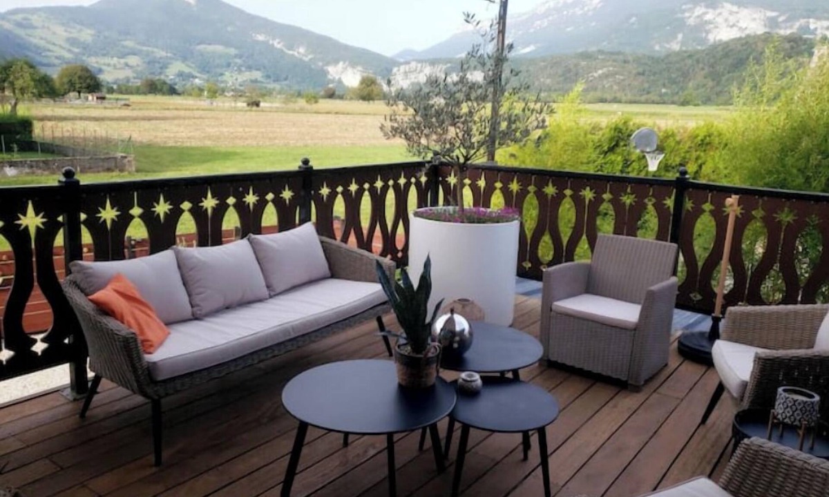 Entre-deux-Guiers House | La Maison de Célestine