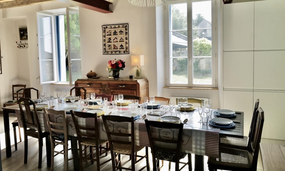 La Roche-Clermault House | LA Maison DES Lilas