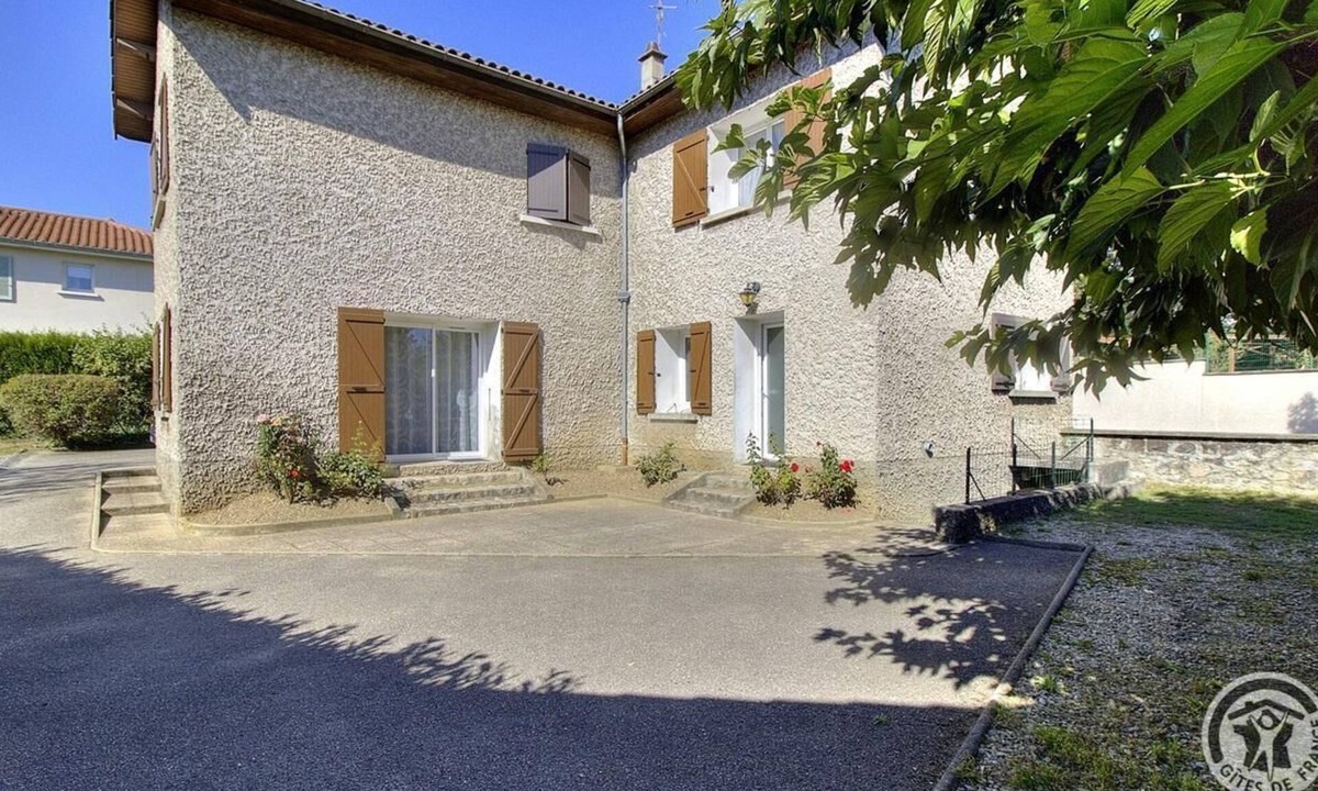 Saint-Genis-Laval Apartment | La Maison de Péroline - SAINT-GENIS-LAVAL