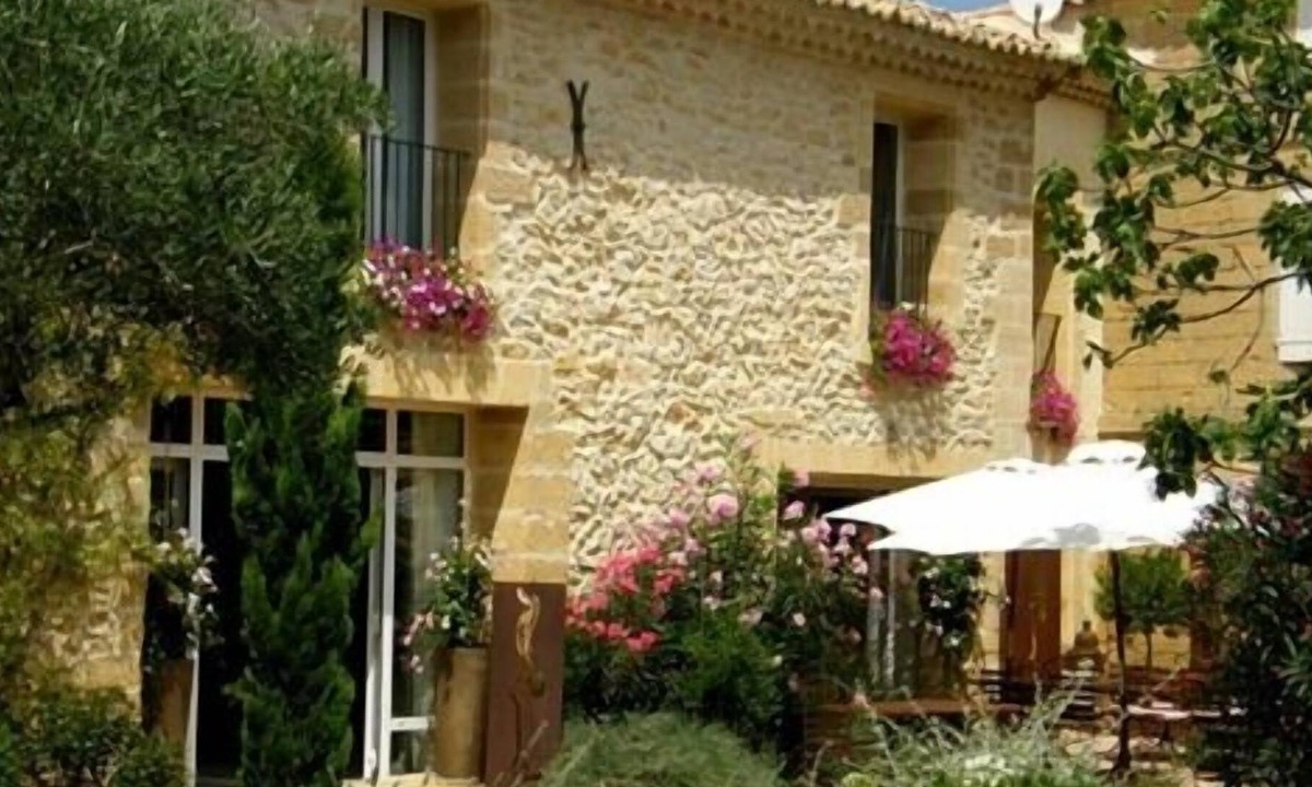 Collias House | La Maison de Léonie