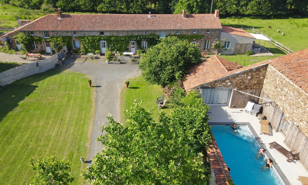 Cholet House | La Maison de Lin countryside à la ville, 10 pers piscine, Etang, forêt, guinguette