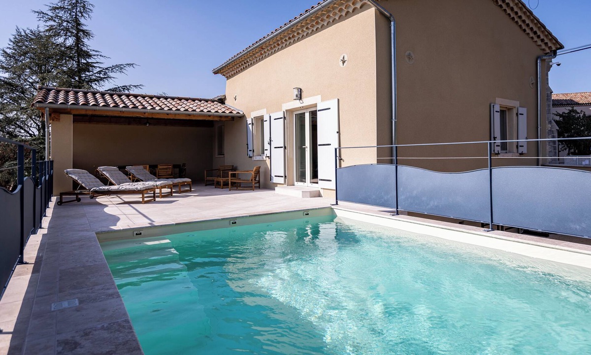 Grospierres House | LA Maison DES Cypres