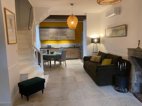 Noyers-sur-Serein House | La maison des gardes