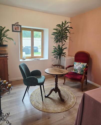 Crouzilles House | La Maison des Oiseaux