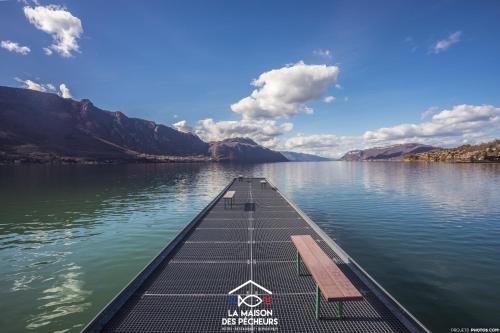 Viviers-du-Lac Hotel | La maison des pêcheurs