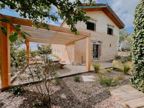 Orban House | La Maison Des Pierres Blondes