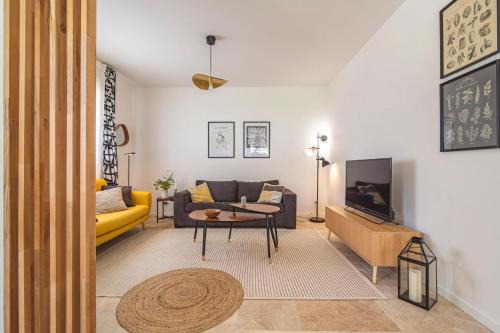 Athis House | La Maison Des Roses