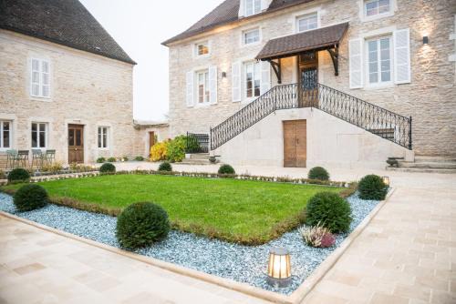 Puligny-Montrachet House | La Maison Deveney-Mars